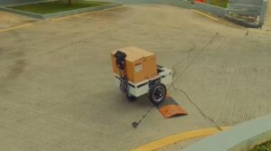 Robot pengantaran CARRIE BRIN di lingkungan industri