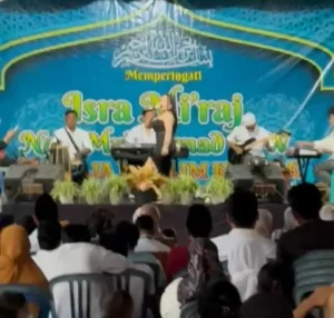 Viral biduan dangdut berjoget dan bergoyang di acara Isra Miraj di Songgon Banyuwangi (Tangkapan layar)