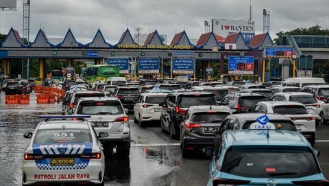 Gerbang Tol Bandara Soekarno-Hatta dengan penyesuaian tarif 2026