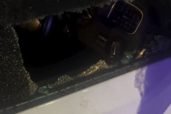 Teror terhadap aktivis lingkungan Greenpeace Indonesia