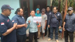 FRB serahkan kunci rumah bedah rumah kepada warga Kedaleman Rogojampi