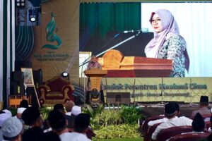 Bupati Ipuk hadiri haul KH Iskandar