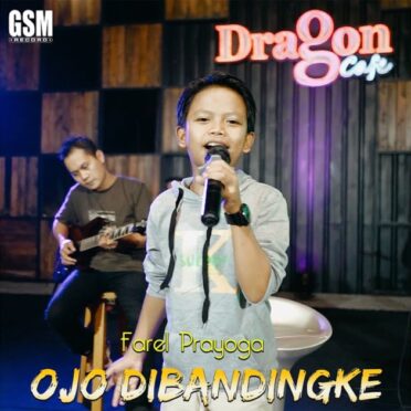 farel prayogo sedang bernyanyi ojo dibandingke