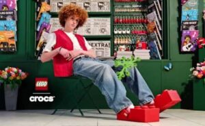 Crocs x LEGO Brick Clogs berbentuk balok LEGO