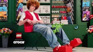 Crocs x LEGO Brick Clogs berbentuk balok LEGO