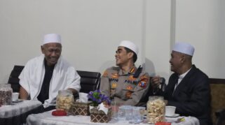 kapolresta banyuwangi silaturahmi di ponpes tegalsari dan blokagung