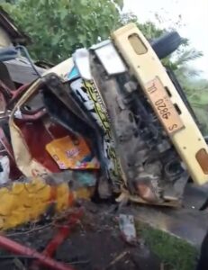 kecelakaan maut truk buah naga di banyuwangi