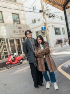 Nagita Slavina dan Rafathar bersama Lee Won Jung