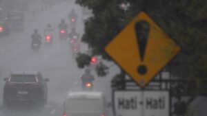 Hujan ringan mengguyur wilayah Jakarta