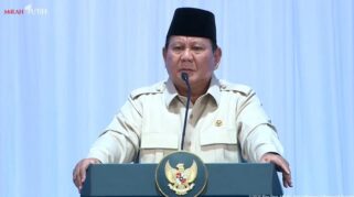 Presiden Prabowo Subianto bersama Kabinet Merah Putih di Hambalang