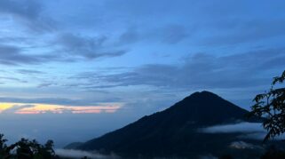 suasana kawah ijen sore hari