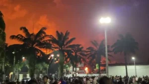 Kebakaran hebat pabrik sandal Swallow di Medan Deli