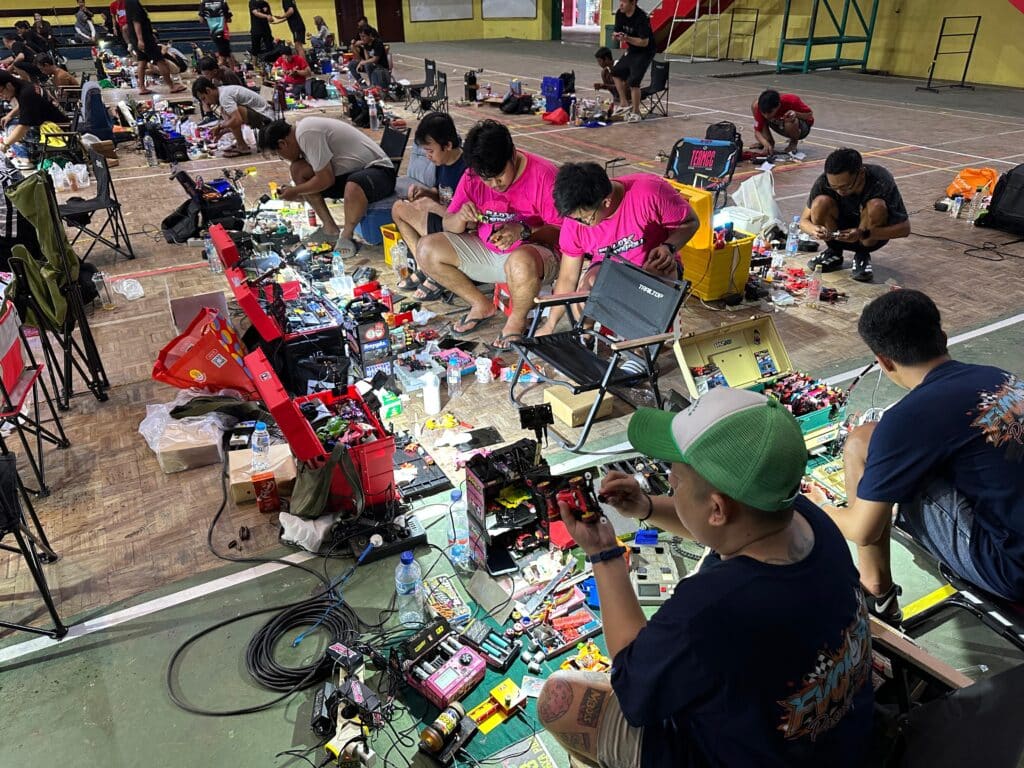 Ratusan Peserta Mini 4WD STB Up Class berlaga di GOR Tawangalun Banyuwangi