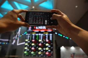 Pergerakan IHSG di layar Bursa Efek Indonesia jelang RDG BI Februari 2026