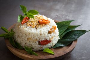 Nasi liwet rice cooker gurih dengan taburan teri