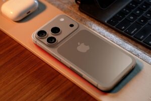 iPhone 17 warna Cosmic Orange di pasar China