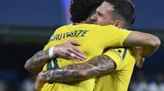 pemain Villarreal merayakan gol ke gawang Espanyol