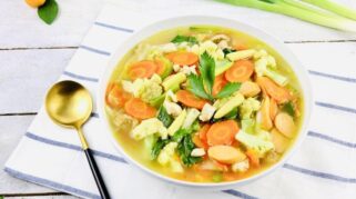 Hidangan menu sehat untuk diet selama Ramadan dengan lauk tinggi protein