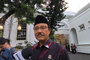 Menteri Sosial Saifullah Yusuf dalam rapat DPR membahas BPJS PBI