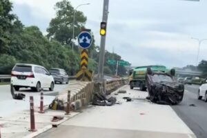 Kecelakaan Honda City di Tol Jagorawi