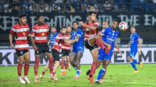 Pertandingan Persib vs Madura United di Stadion GBLA
