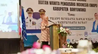 Bupati Banyuwangi, Ipuk Fiestiandani saat menyampaikan sambuatan dalam pelantikan dan pengukuhan Dewan Pengurus Cabang (DPC) IWAPI Kabupaten Banyuwangi periode 2026–2031