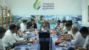 Director of Plantation & Agriculture Danantara, M. Abdul Ghani (kanan) bersama jajaran PT SGN.