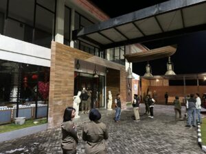 Tim gabungan Banyuwangi melakukan pengawasan tempat hiburan malam saat Ramadan 2026