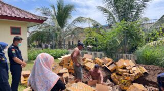 KKP Musnahkan 796 Kg Kulit Hiu-Pari Ilegal di Banyuwangi