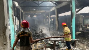 Kebakaran kios Pasar Loak Tiga Berlian di Banyuwangi