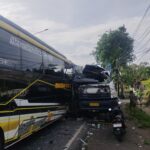 Adu Moncong Bus dan Truk di Wongsorejo, Sopir Dikabarkan Tewas