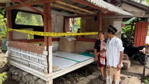 Pos kamling di Jalan Sutawijaya Sumberejo Banyuwangi lokasi bayi ditemukan