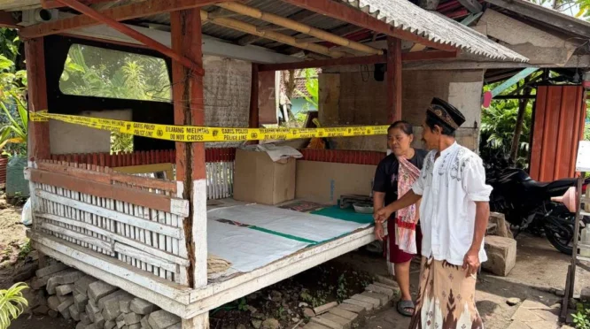 Pos kamling di Jalan Sutawijaya Sumberejo Banyuwangi lokasi bayi ditemukan