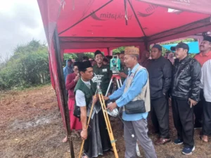 Tim LFNU Banyuwangi melakukan rukyatul hilal di Pantai Pancur menjelang Ramadan 1447 H