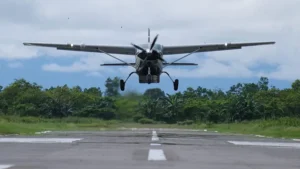 Pesawat Smart Air di Bandara Koroway Batu Papua Selatan