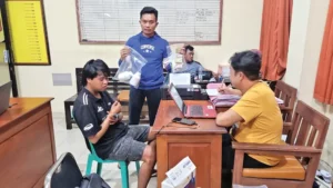 Polisi mengamankan tersangka peredaran pil koplo di Rogojampi