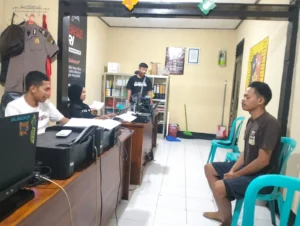 Kantor Polsek Purwoharjo Banyuwangi lokasi penanganan kasus penggelapan uang penjualan ayam