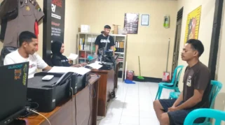 Kantor Polsek Purwoharjo Banyuwangi lokasi penanganan kasus penggelapan uang penjualan ayam