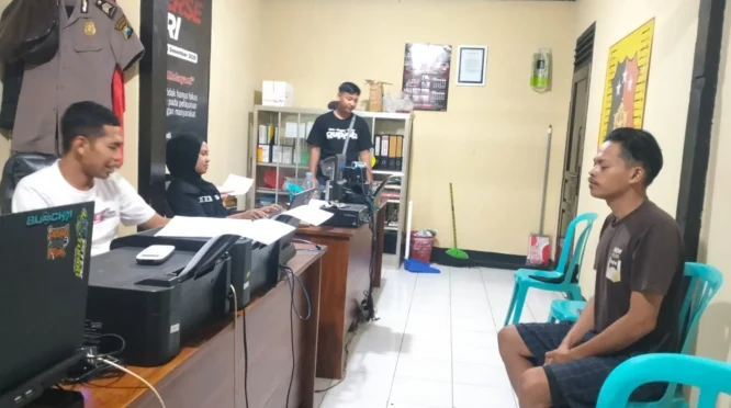 Kantor Polsek Purwoharjo Banyuwangi lokasi penanganan kasus penggelapan uang penjualan ayam