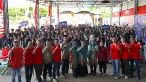 Siswa SMAN Darussholah Singojuruh mengikuti program literasi digital Telkomsel