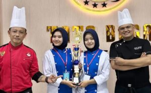 Siswi Kuliner SMK Muhammadiyah 2 Genteng saat mengikuti LKS Kuliner Banyuwangi