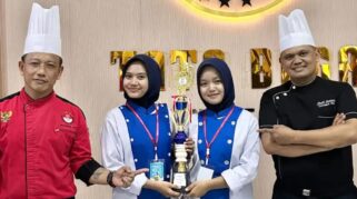 Siswi Kuliner SMK Muhammadiyah 2 Genteng saat mengikuti LKS Kuliner Banyuwangi