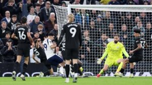 Tottenham Hotspur menahan Manchester City 2-2 di pekan ke-24 Liga Inggris.