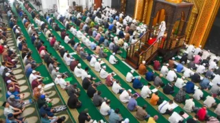 Khutbah Jumat Ramadan tentang madrasah ketakwaan