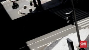 Mobil ugal-ugalan Gunung Sahari dikejar polisi