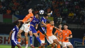 Pemain Persib Bandung bertanding melawan Ratchaburi di ACL Two