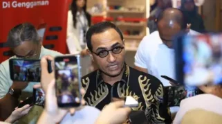 Ilustrasi papan perdagangan saham terkait kasus manipulasi harga saham oleh OJK