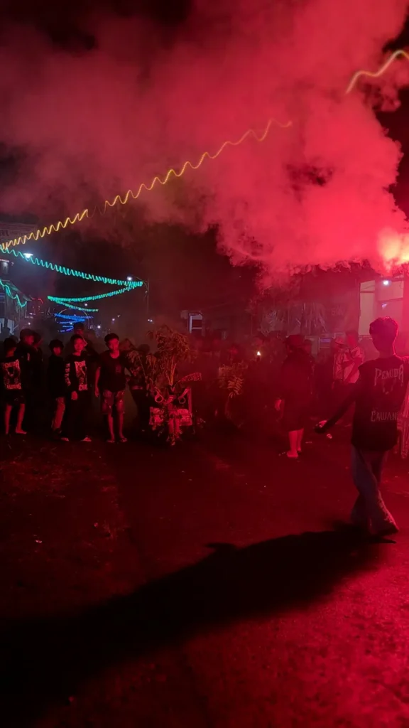 Meriam menggunakan bambu