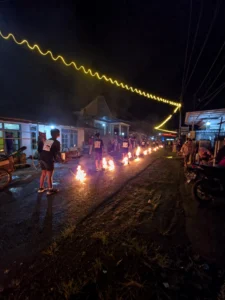 Pencak obor pitu likuran di Dusun cawang, Desa Benelan Kidul, Singojuruh, kabupaten Banyuwangi