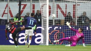 pemain AC Milan merayakan gol di Derby Milan